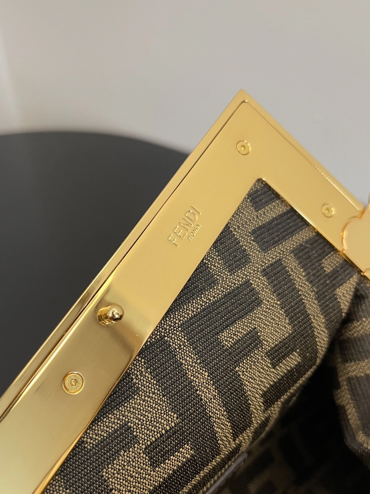 Vibrant Fendi Satchel Bags 69688