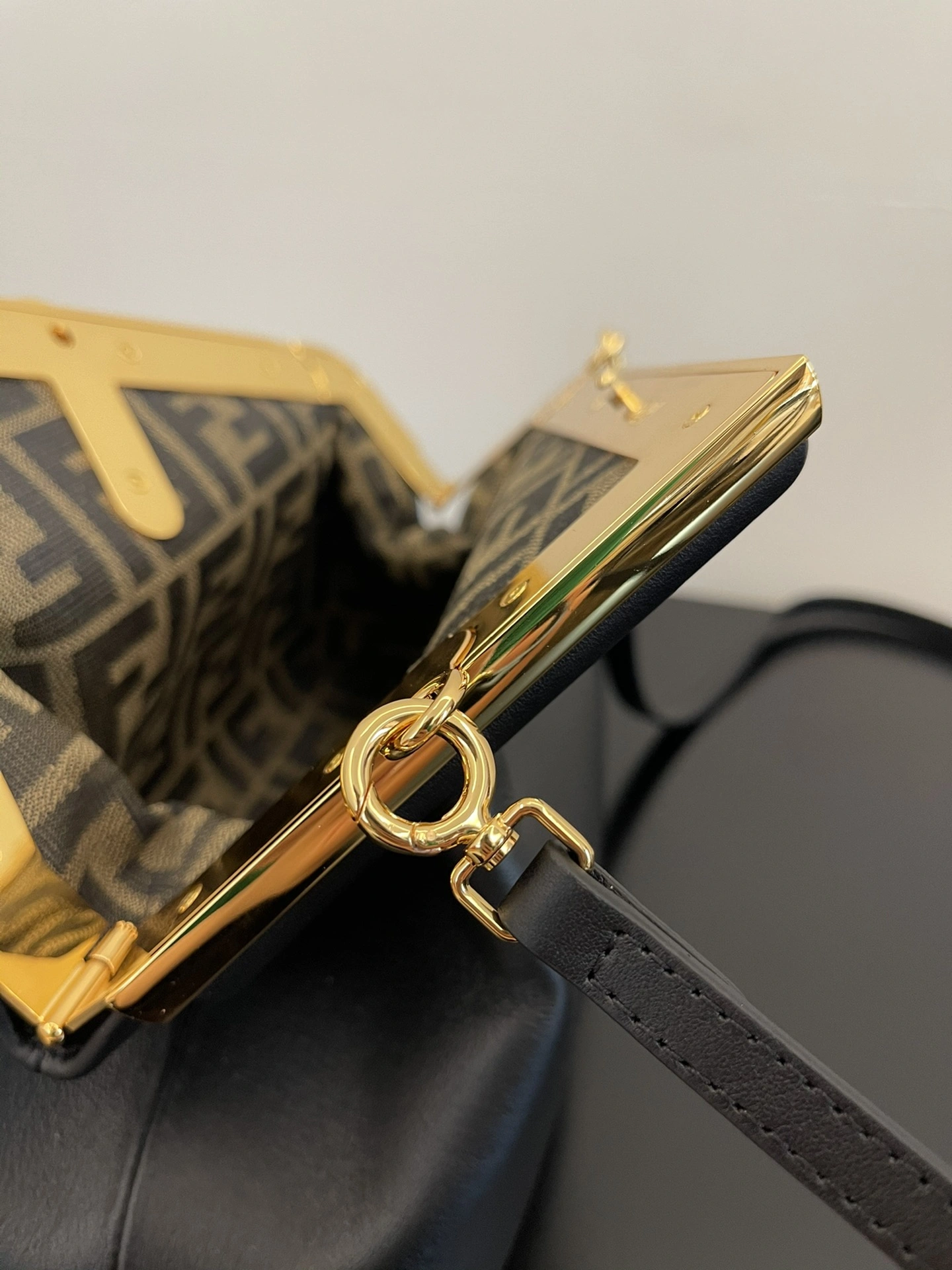 Vibrant Fendi Satchel Bags 69688
