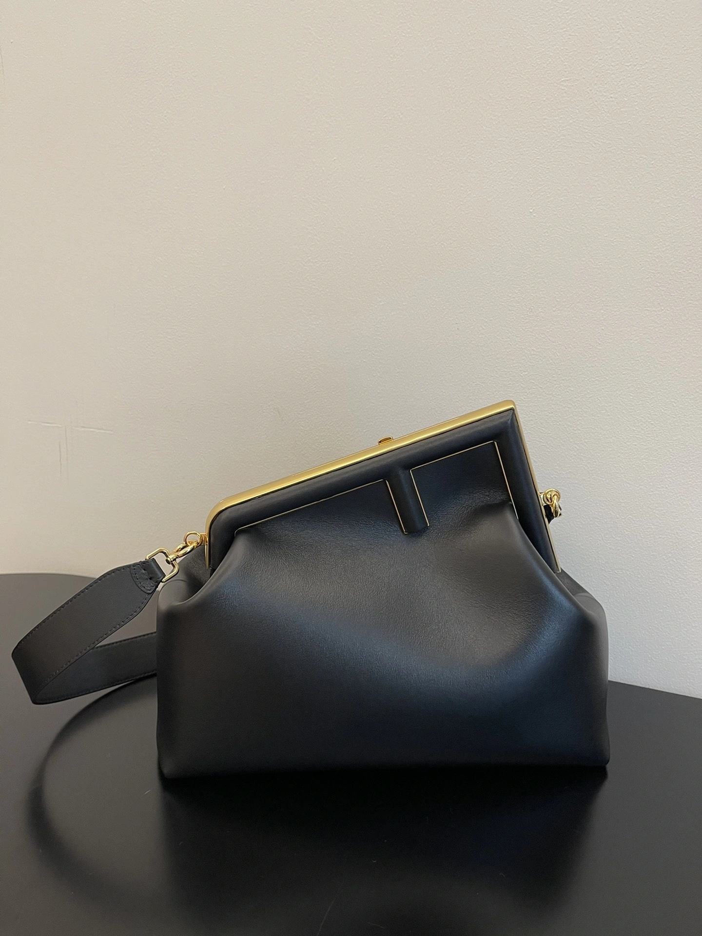 Fendi Satchel Bags Lightweight 69695