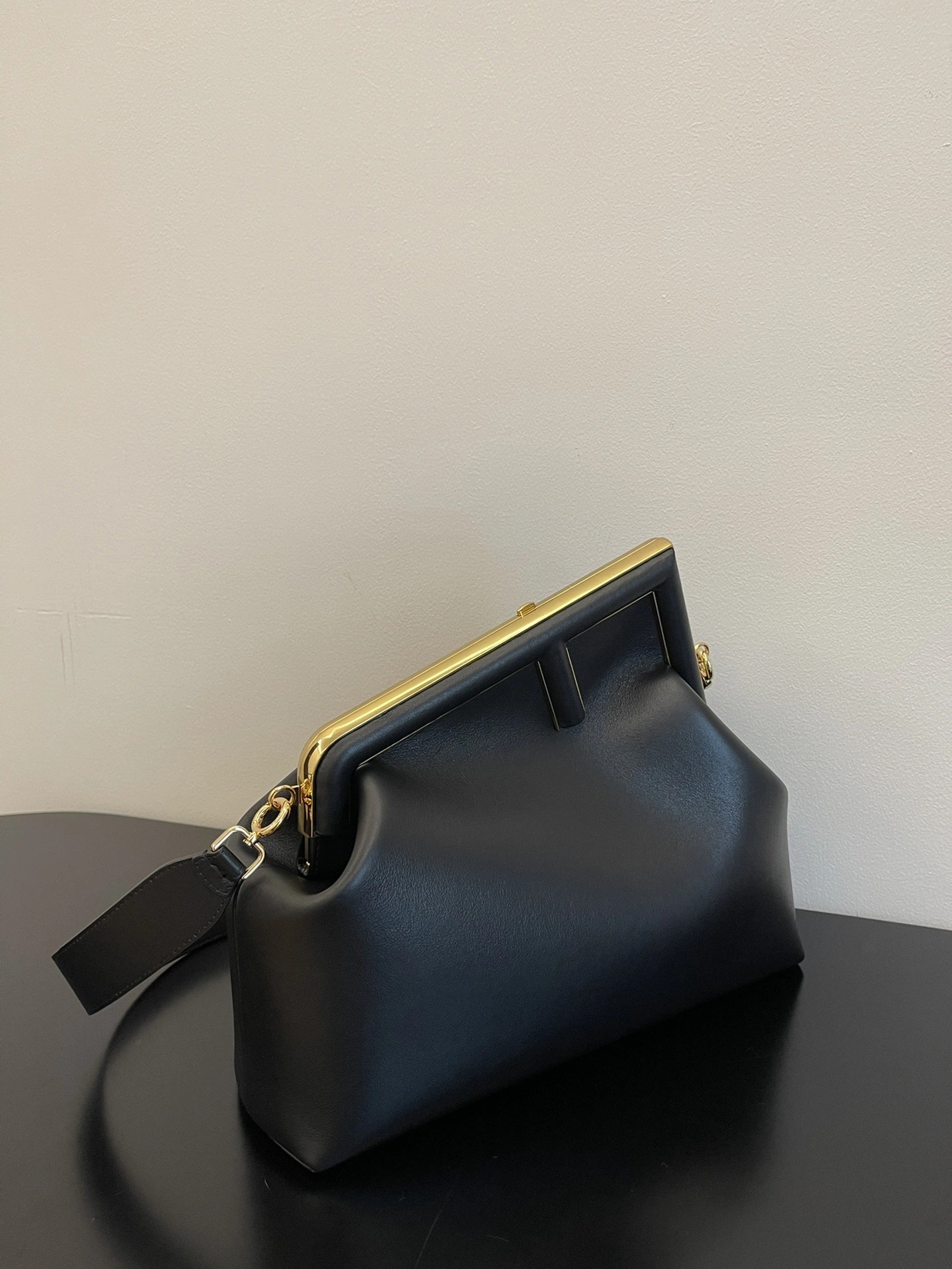 Fendi Satchel Bags Lightweight 69695