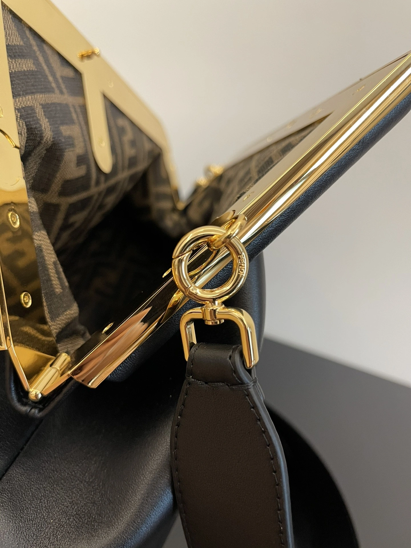 Fendi Satchel Bags Lightweight 69695