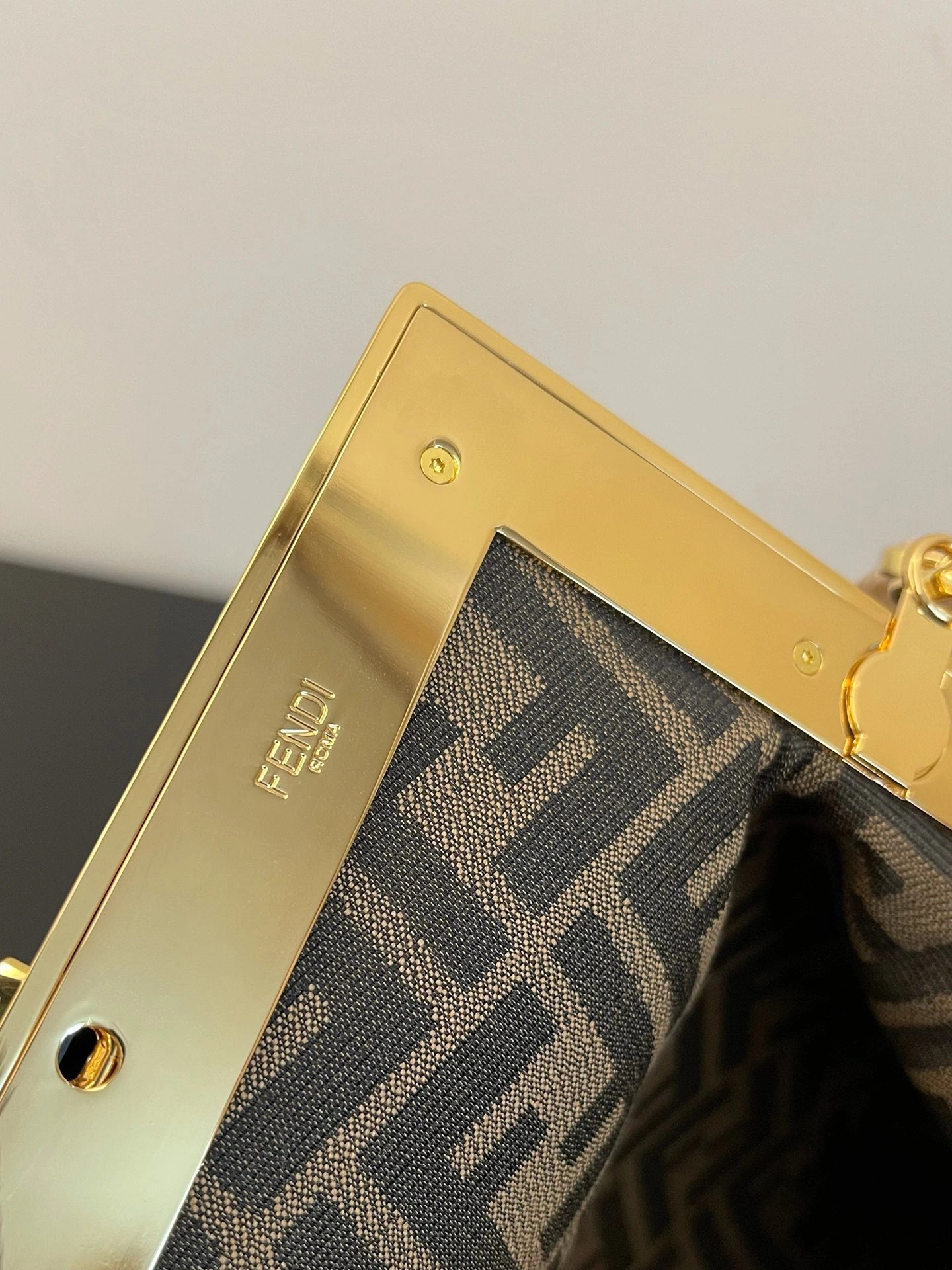 Fendi Satchel Bags Lightweight 69695