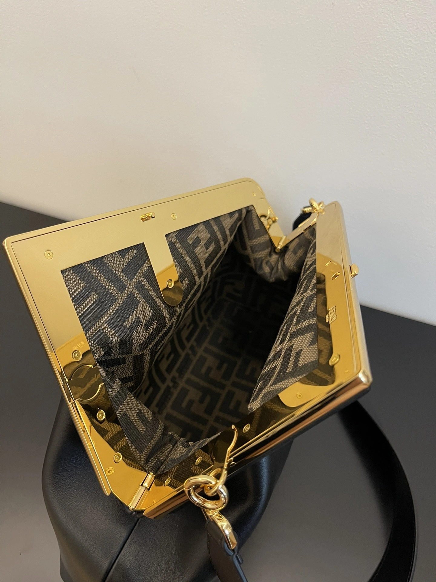 Fendi Satchel Bags Lightweight 69695