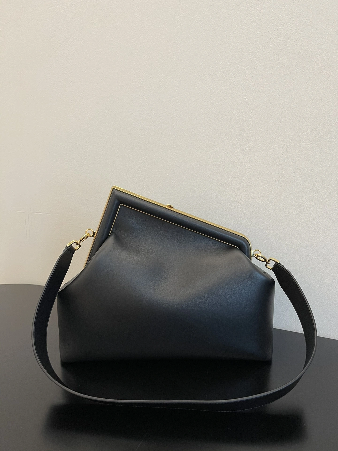 Fendi Satchel Bags Lightweight 69695