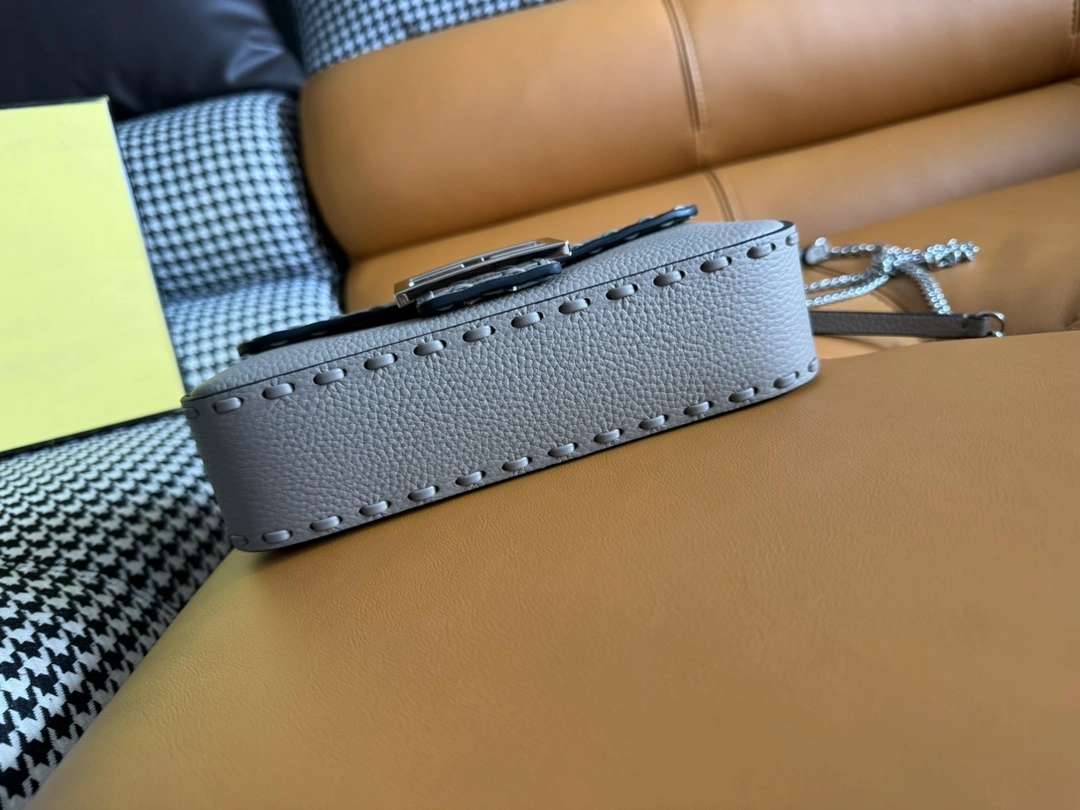 Fendi Satchel Bags Effortless 69680