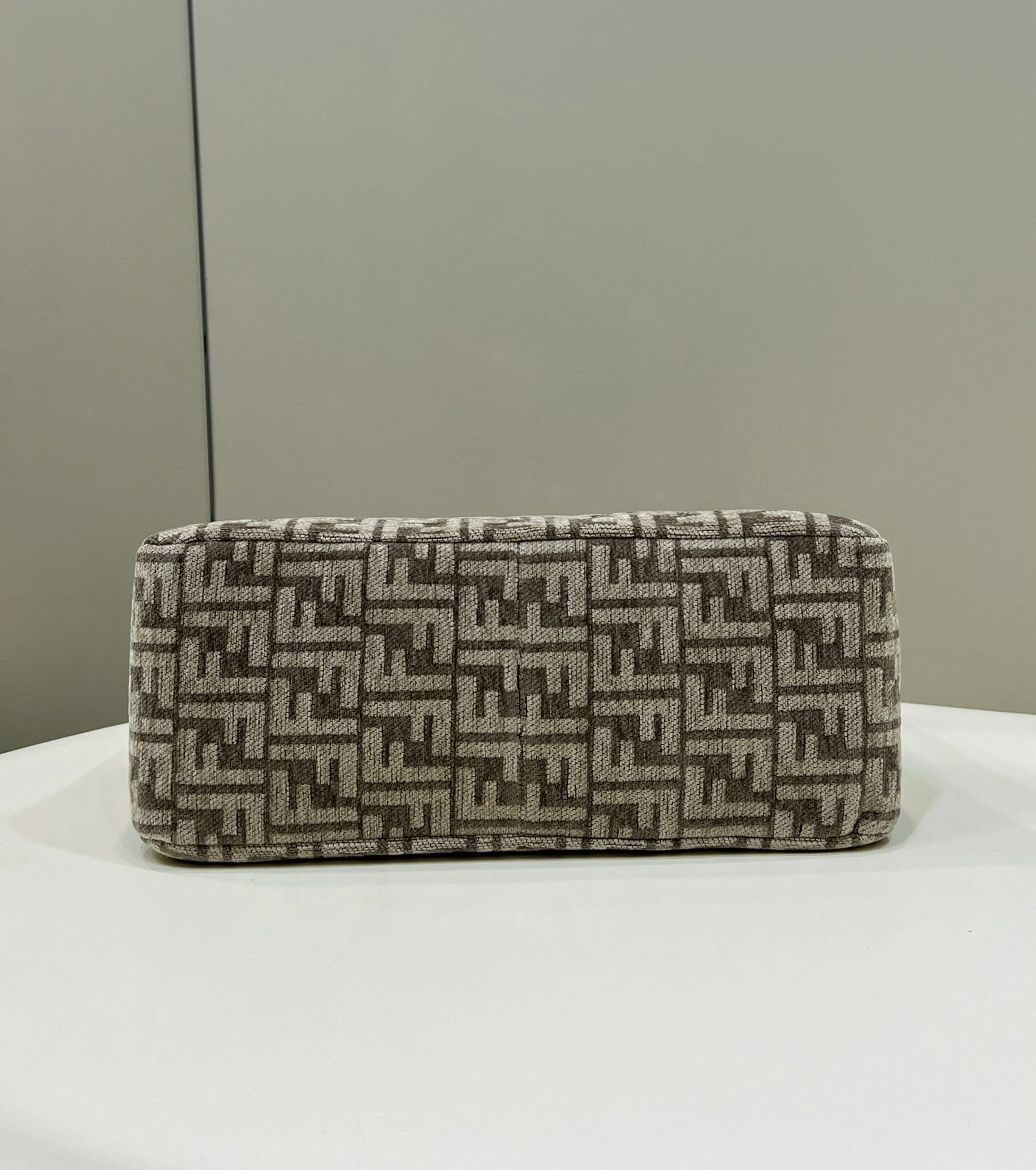 Fendi Satchel Bags Elegant 69675