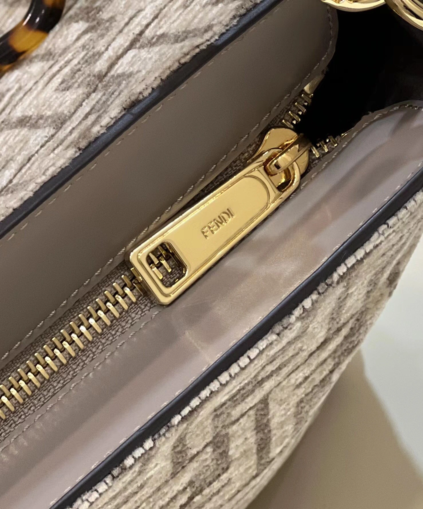 Fendi Satchel Bags Elegant 69675