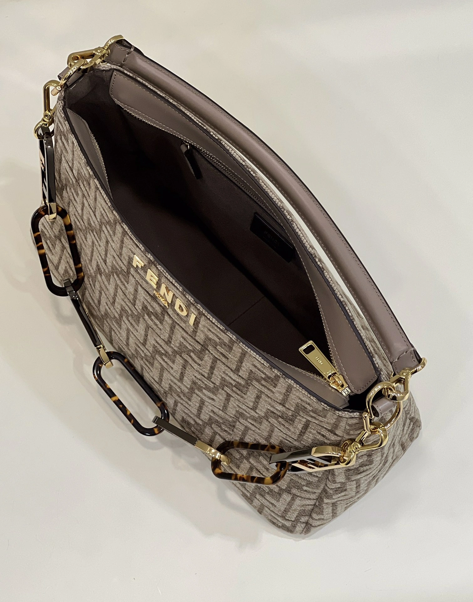 Fendi Satchel Bags Elegant 69675