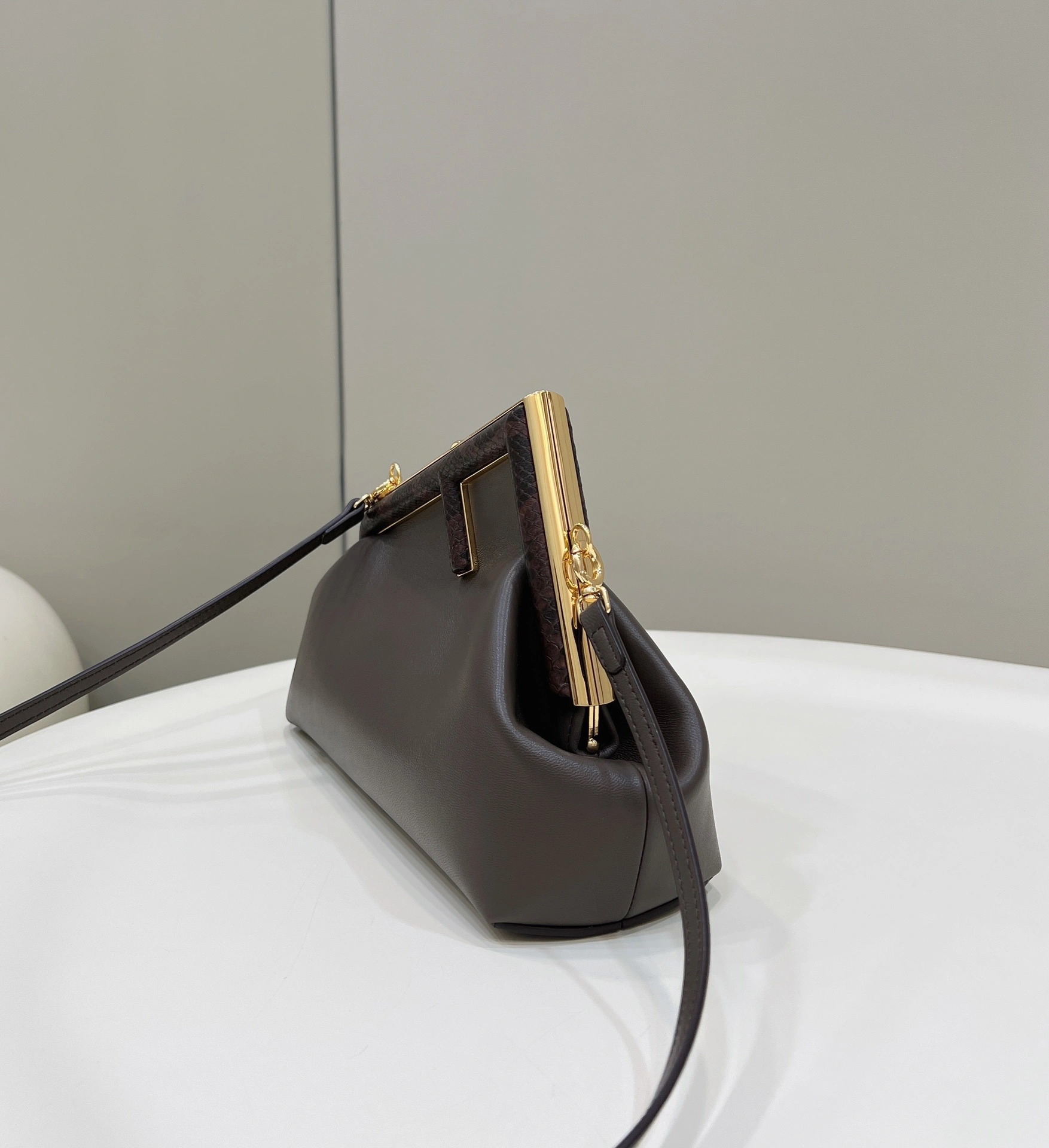 Fendi Satchel Bags Sleek 69673