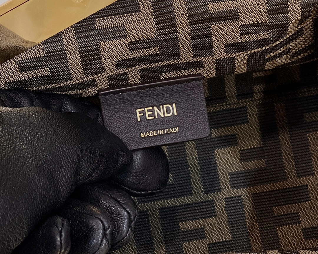 Fendi Satchel Bags Sleek 69673
