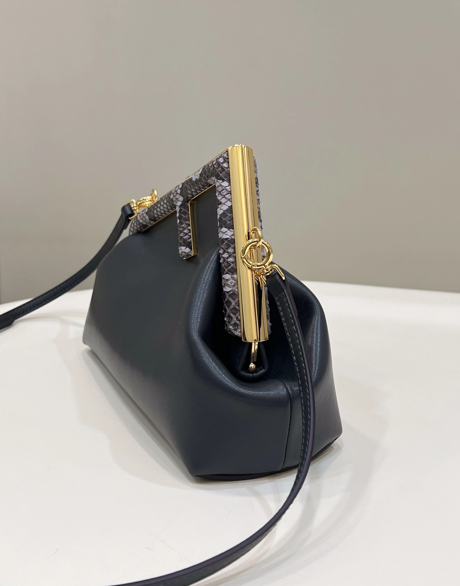 Cozy Fendi Satchel Bags 69674