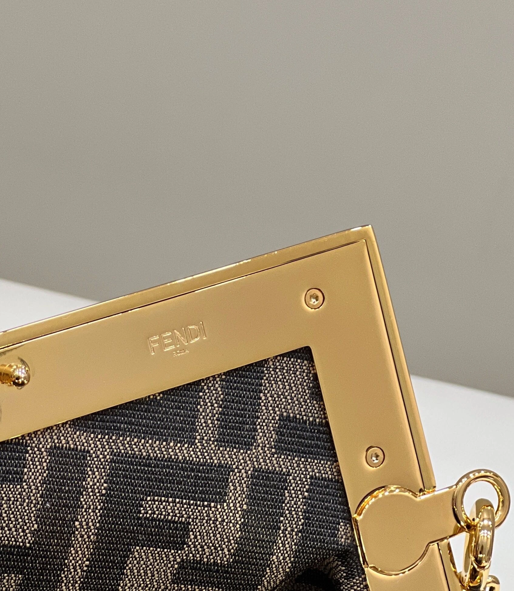 Cozy Fendi Satchel Bags 69674