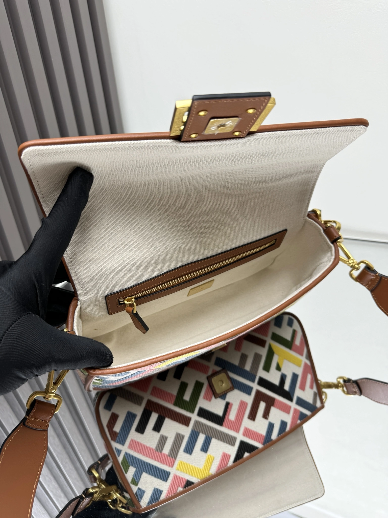 Fendi Satchel Bags Sleek 69690
