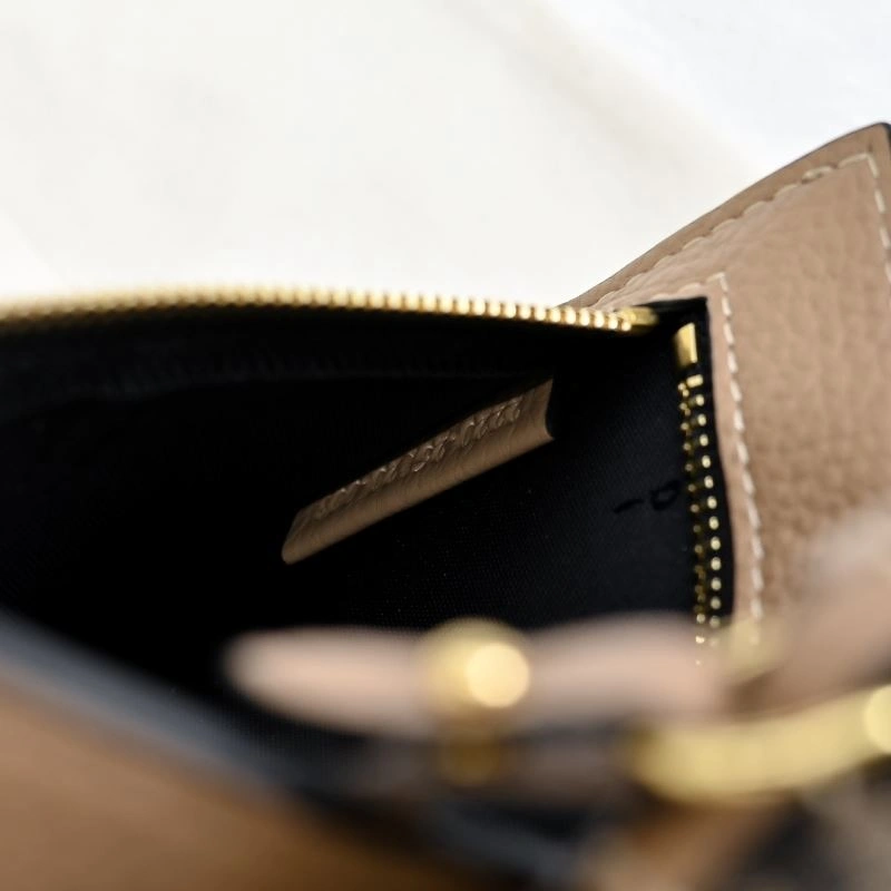Sporty Fendi Shopping Bags 85205