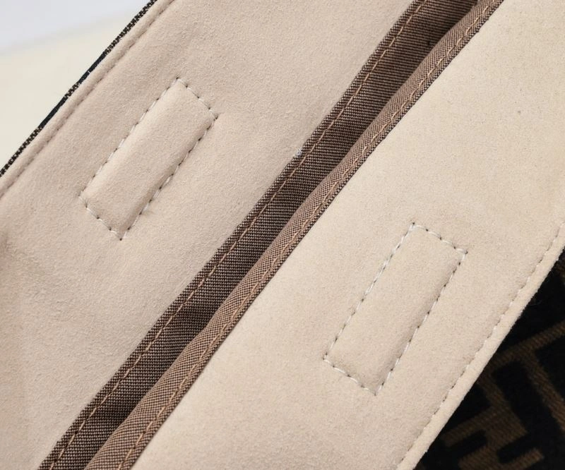 Fendi Shopping Bags WeatherProof 85172