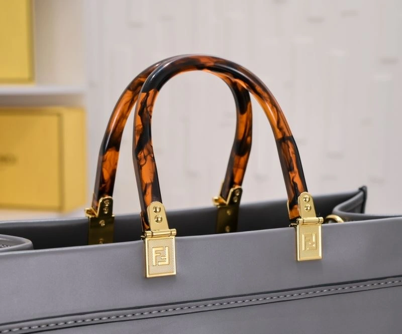 Effortless Fendi Shopping Bags 85157