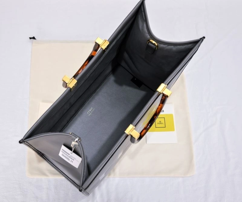 Effortless Fendi Shopping Bags 85157
