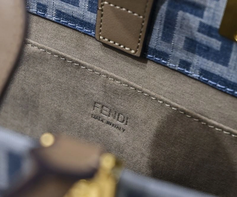 Casual Fendi Shopping Bags 85137