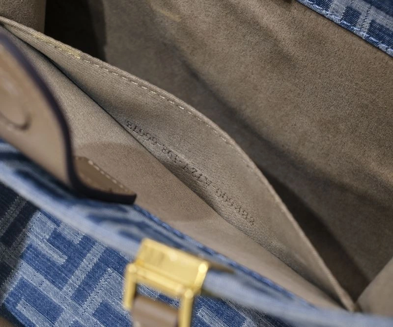 Casual Fendi Shopping Bags 85137