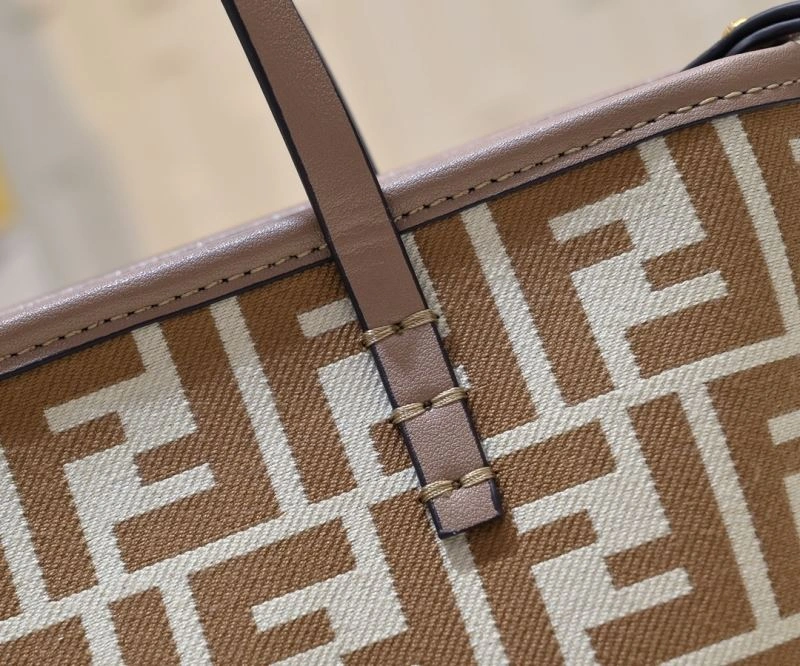 Fendi Shopping Bags Unisex 85124