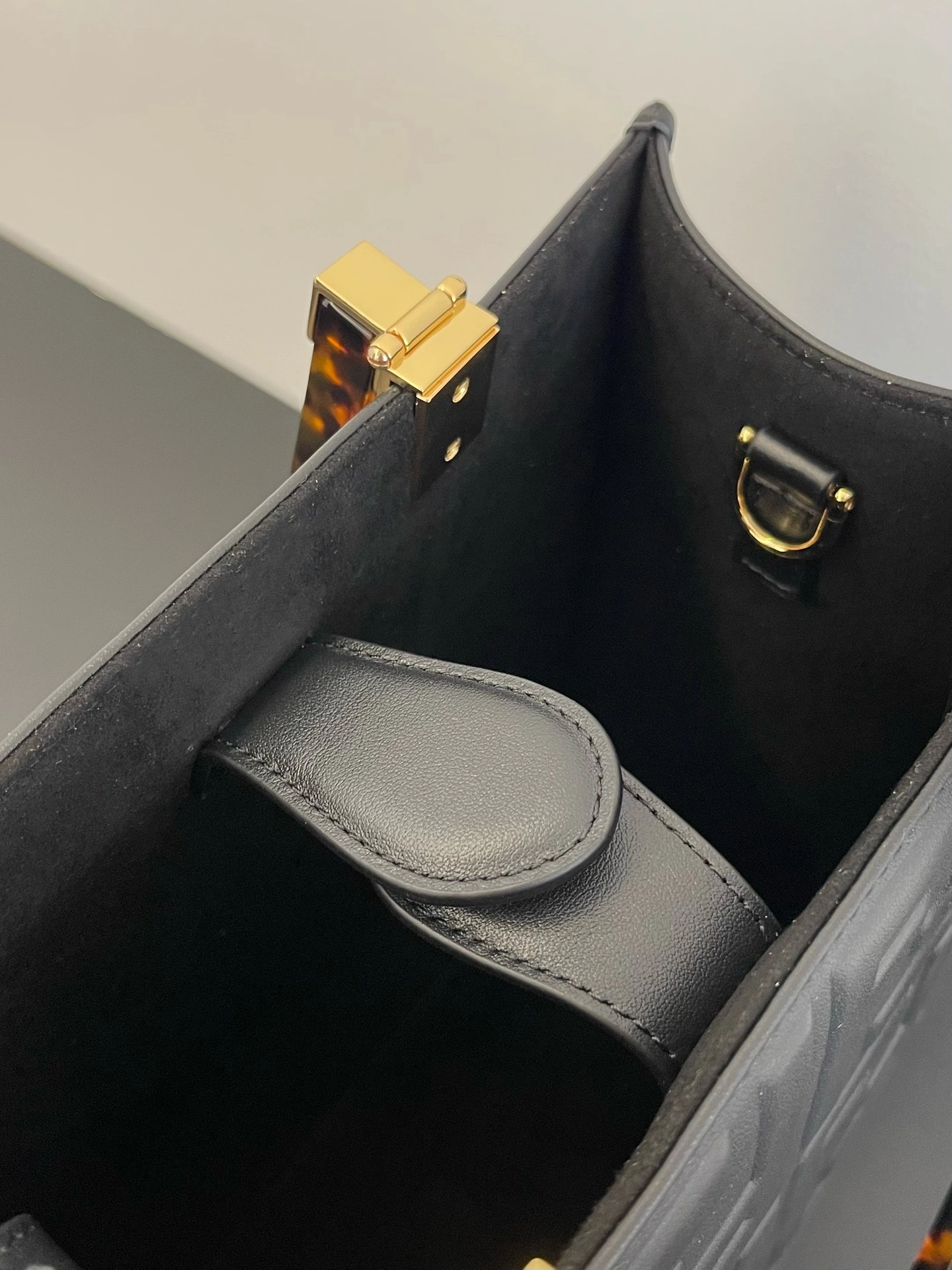 Fendi Shopping Bags MoistureWicking 76684