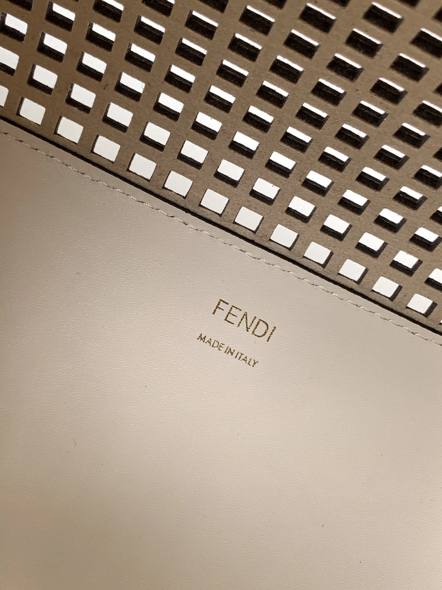 Fendi Shopping Bags ModernLook 76677