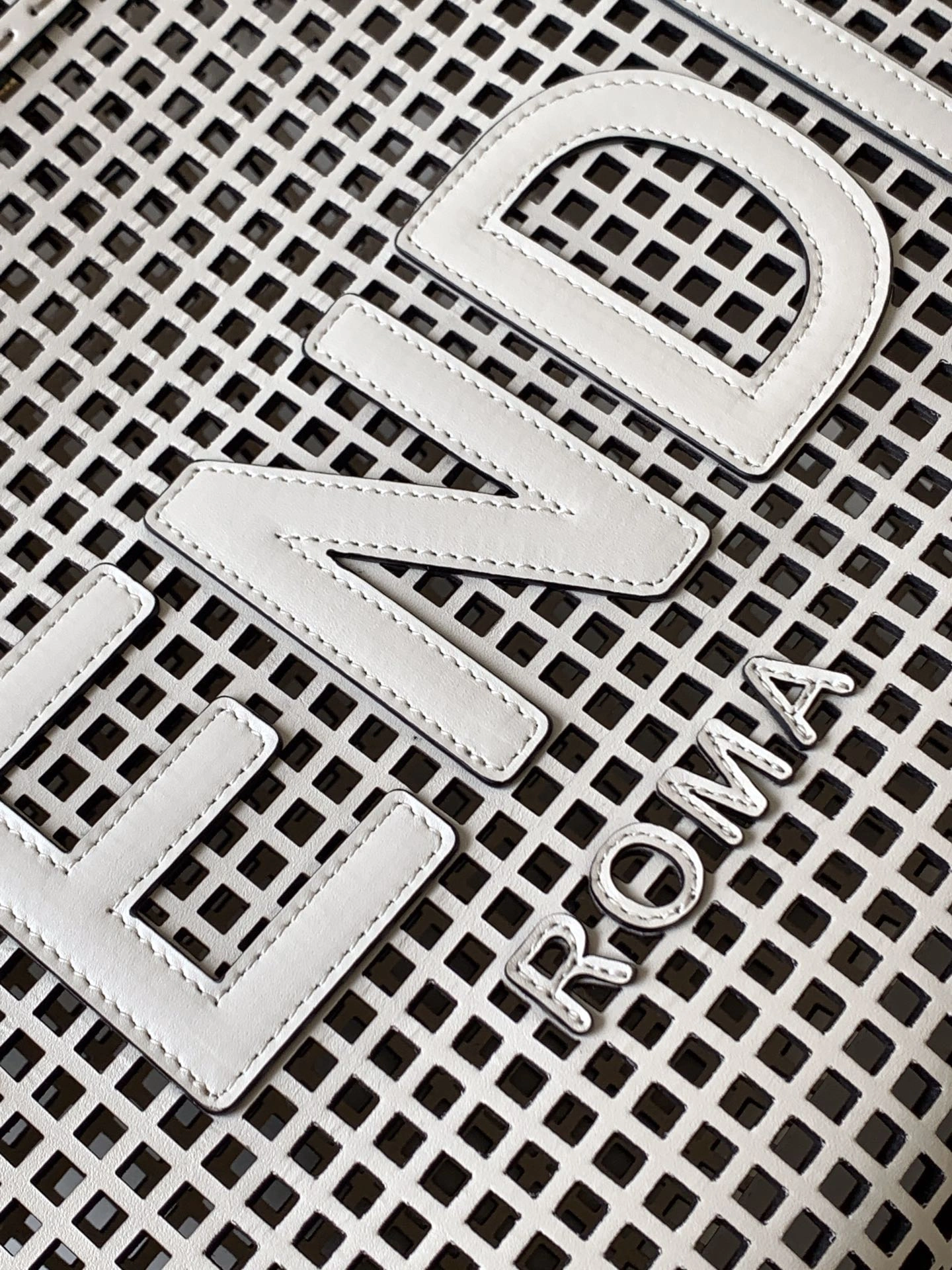 Fendi Shopping Bags ModernLook 76677