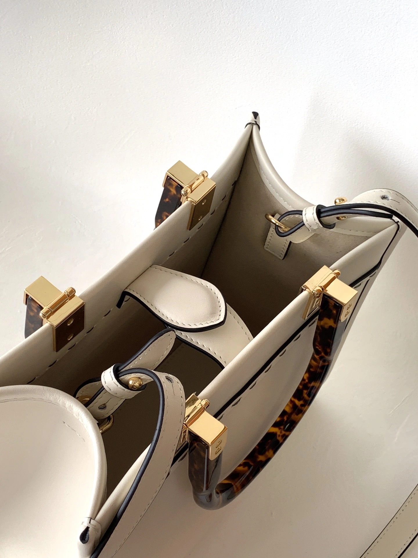 Fendi Shopping Bags FreshLook 76663