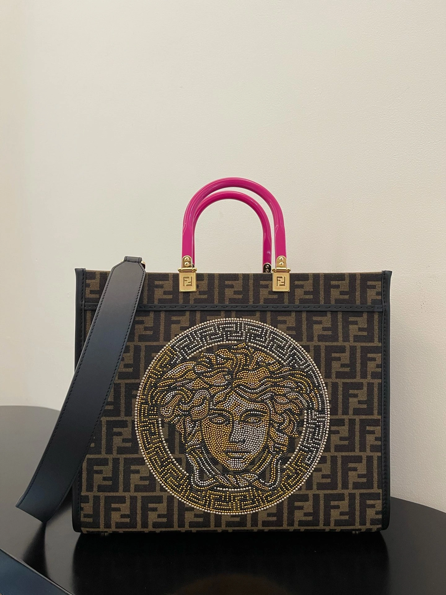 Vibrant Fendi Shopping Bags 76661