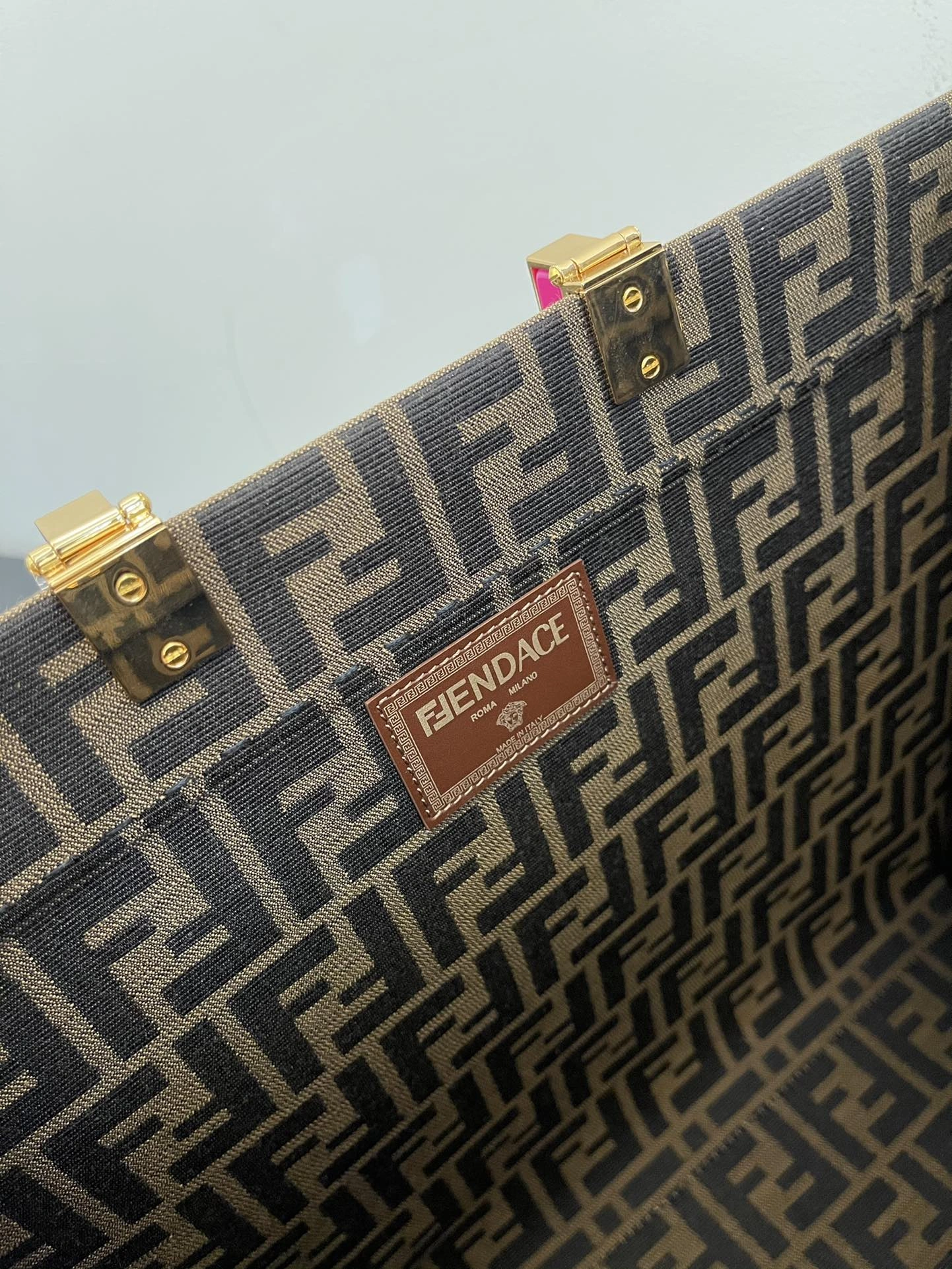 Vibrant Fendi Shopping Bags 76661