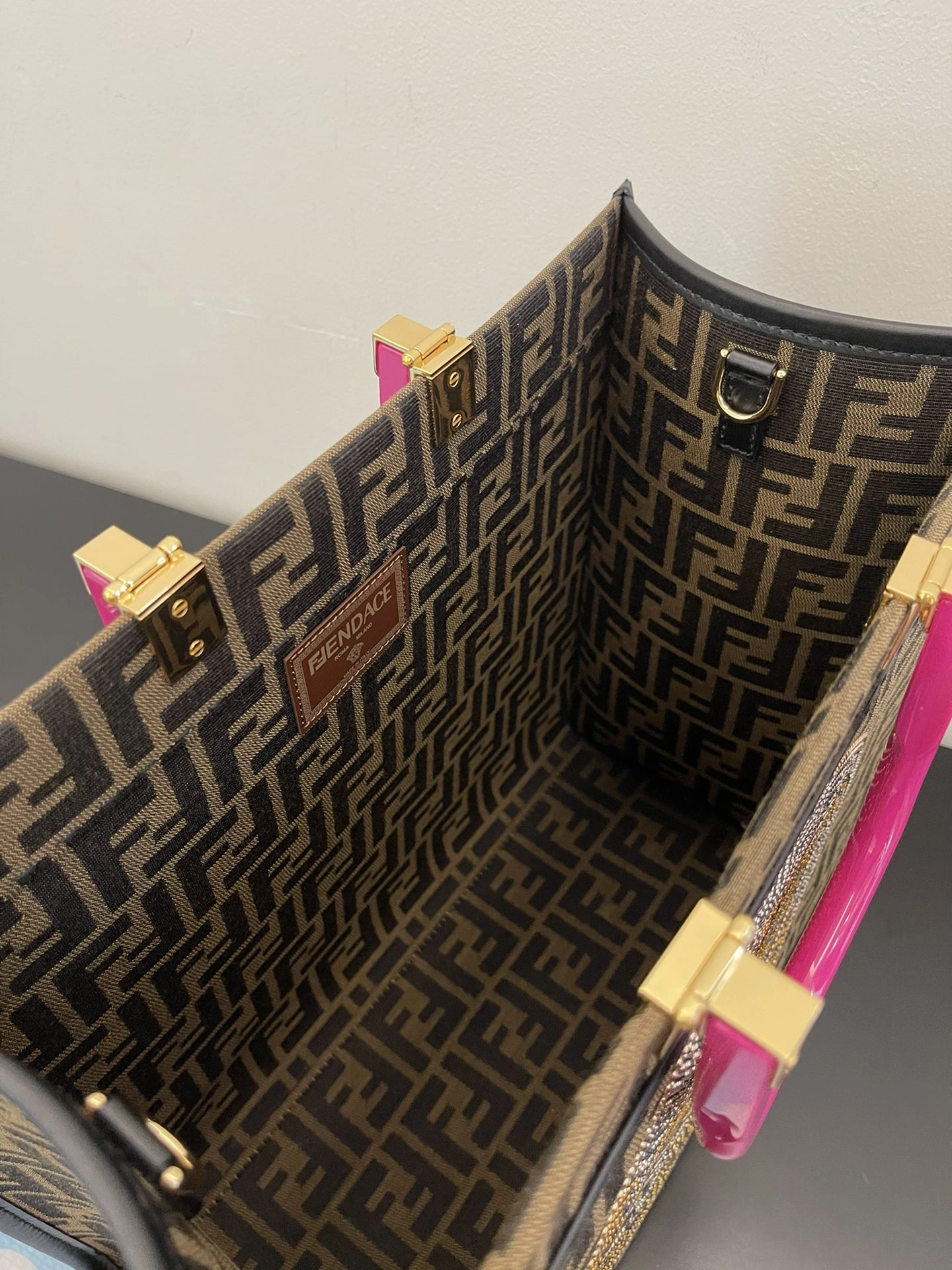 Vibrant Fendi Shopping Bags 76661