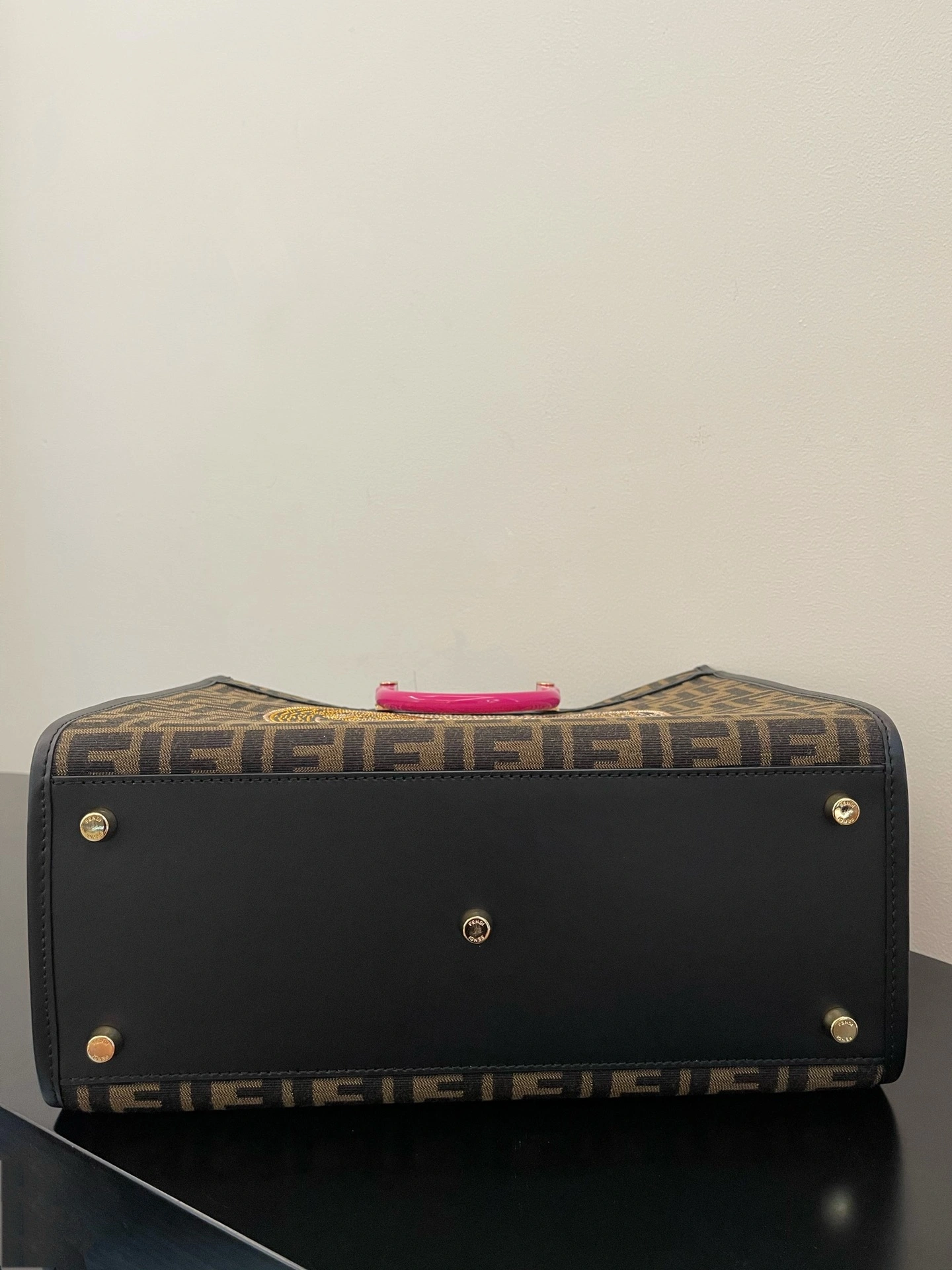 Vibrant Fendi Shopping Bags 76661