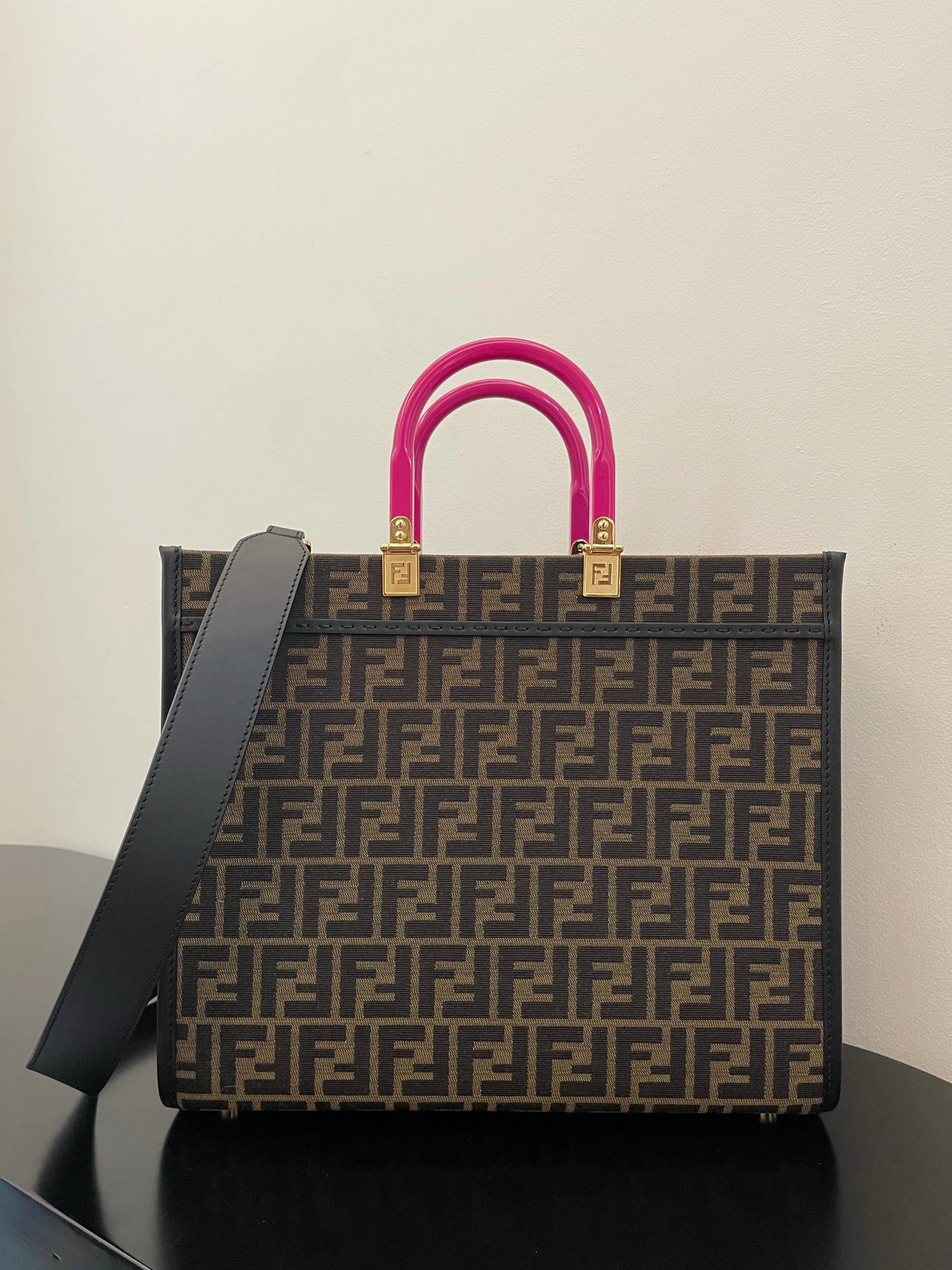Vibrant Fendi Shopping Bags 76661