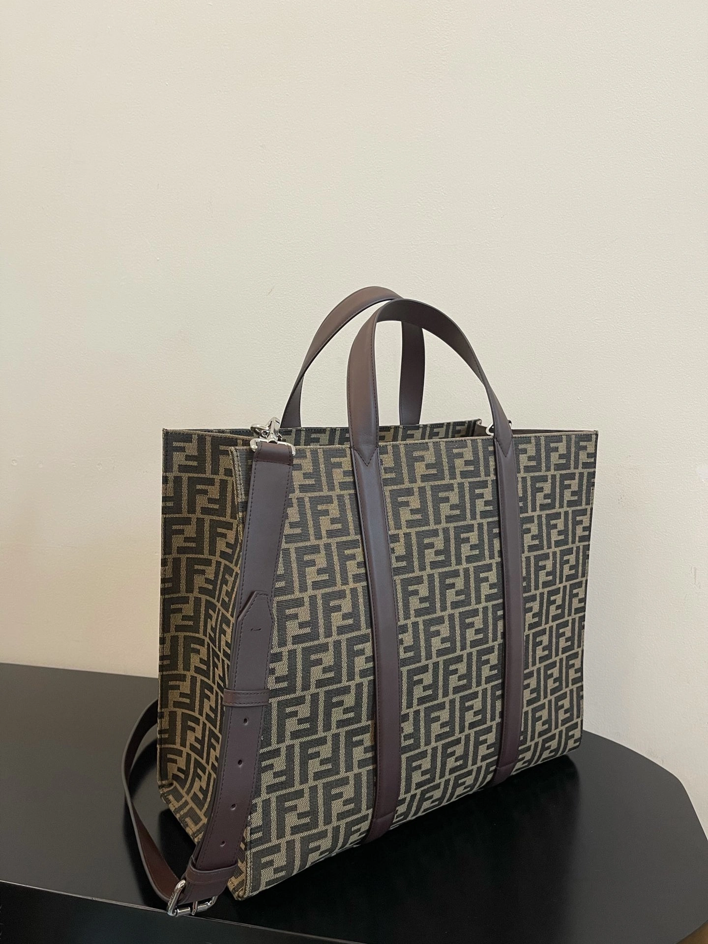 Effortless Fendi Shopping Bags 76669