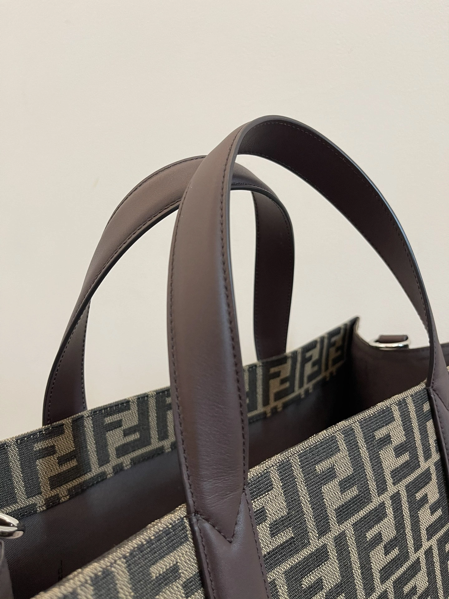 Effortless Fendi Shopping Bags 76669