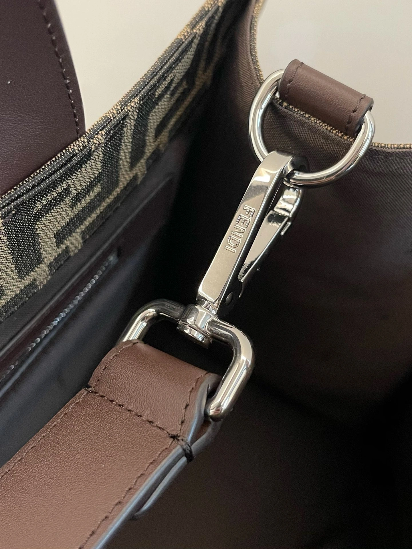Effortless Fendi Shopping Bags 76669