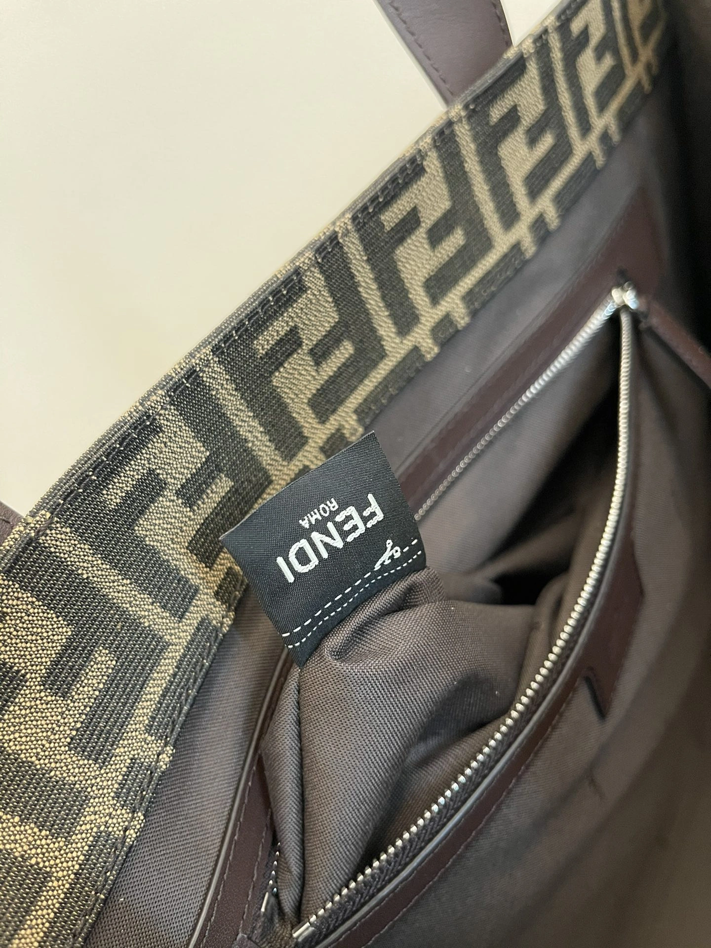 Effortless Fendi Shopping Bags 76669