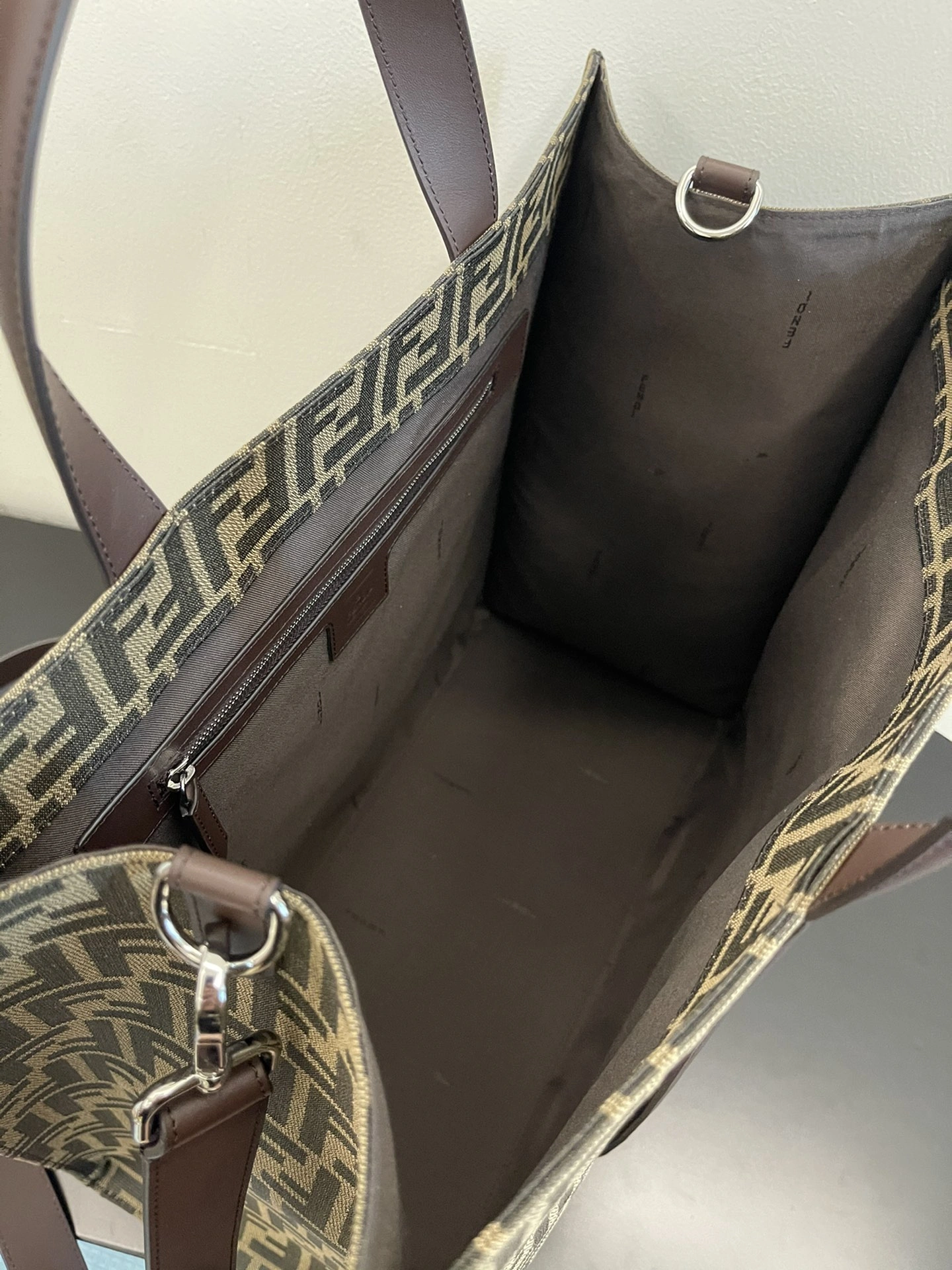 Effortless Fendi Shopping Bags 76669