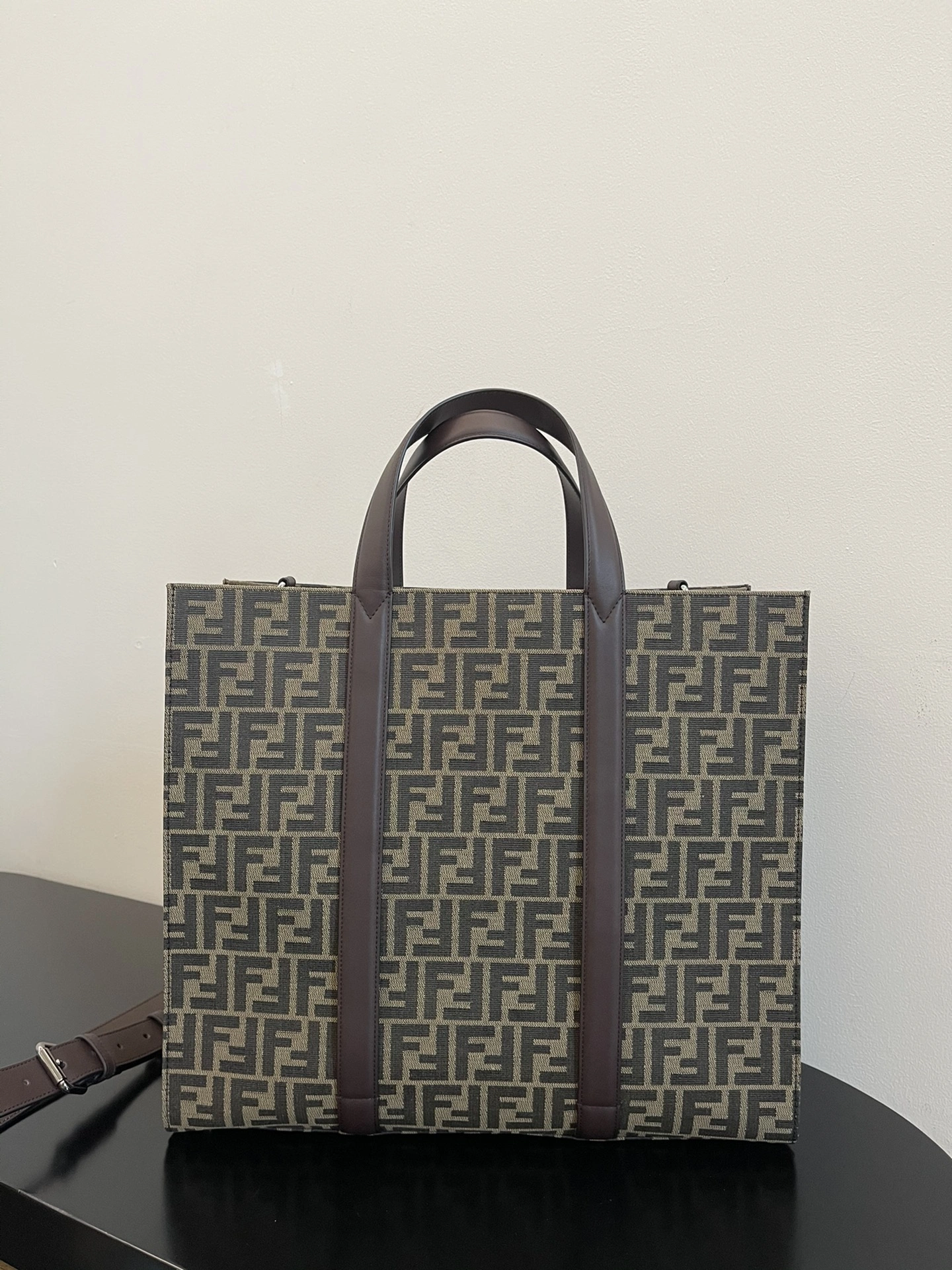 Effortless Fendi Shopping Bags 76669