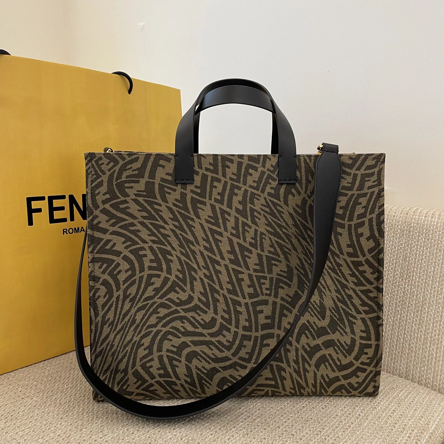 Supportive Fendi Shopping Bags 76664