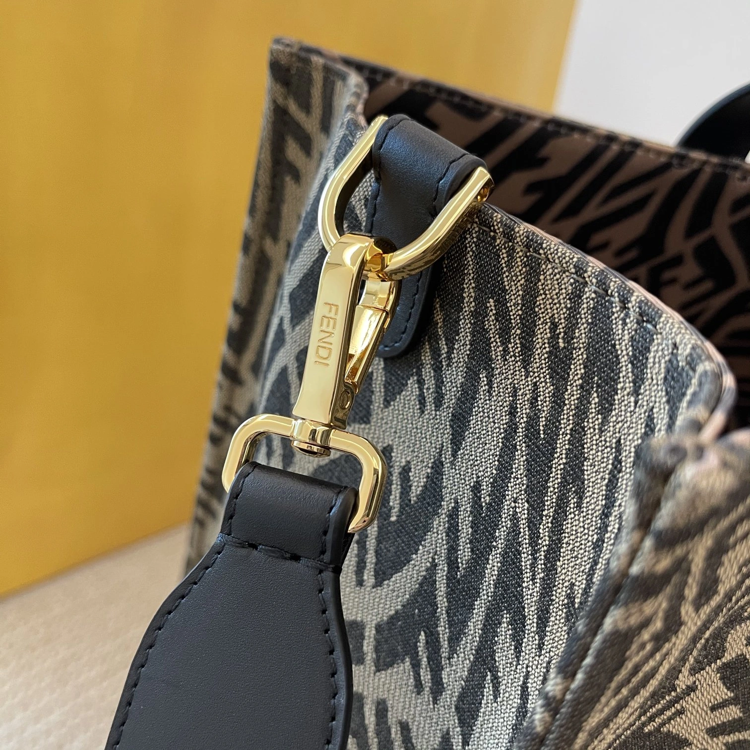 Supportive Fendi Shopping Bags 76664