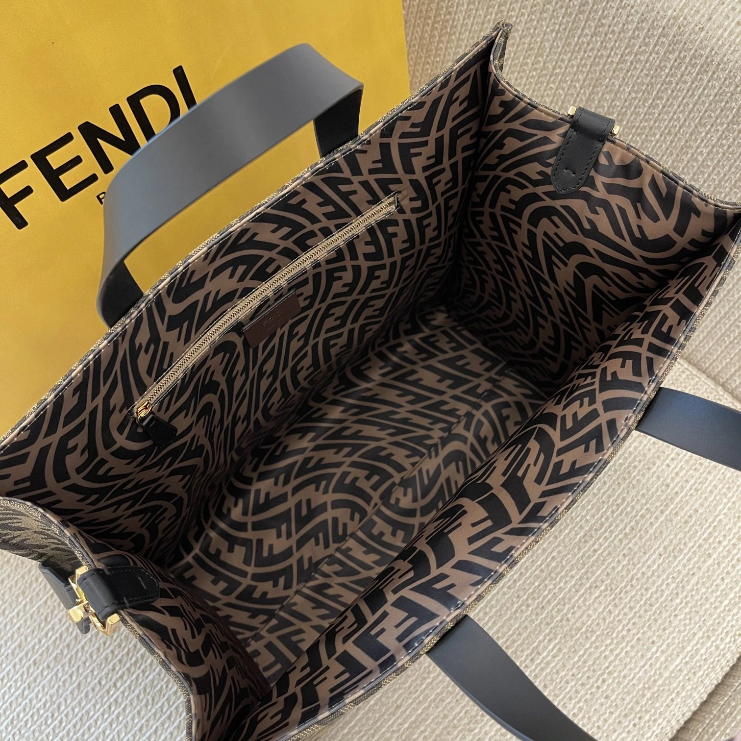 Supportive Fendi Shopping Bags 76664