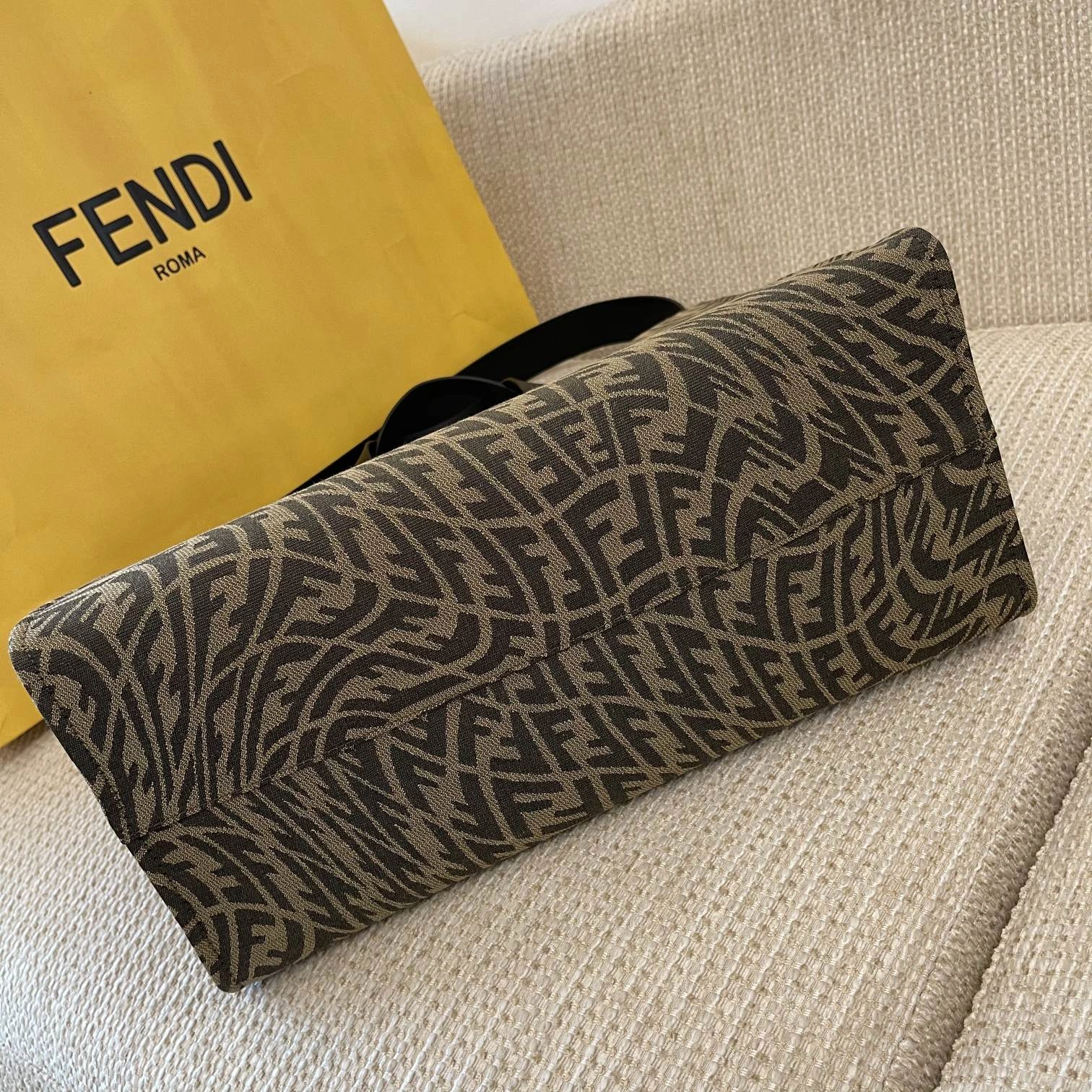 Supportive Fendi Shopping Bags 76664