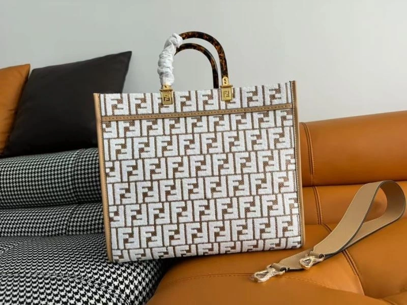 Sporty Fendi Shopping Bags 72806