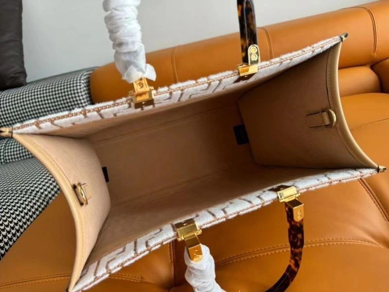 Sporty Fendi Shopping Bags 72806