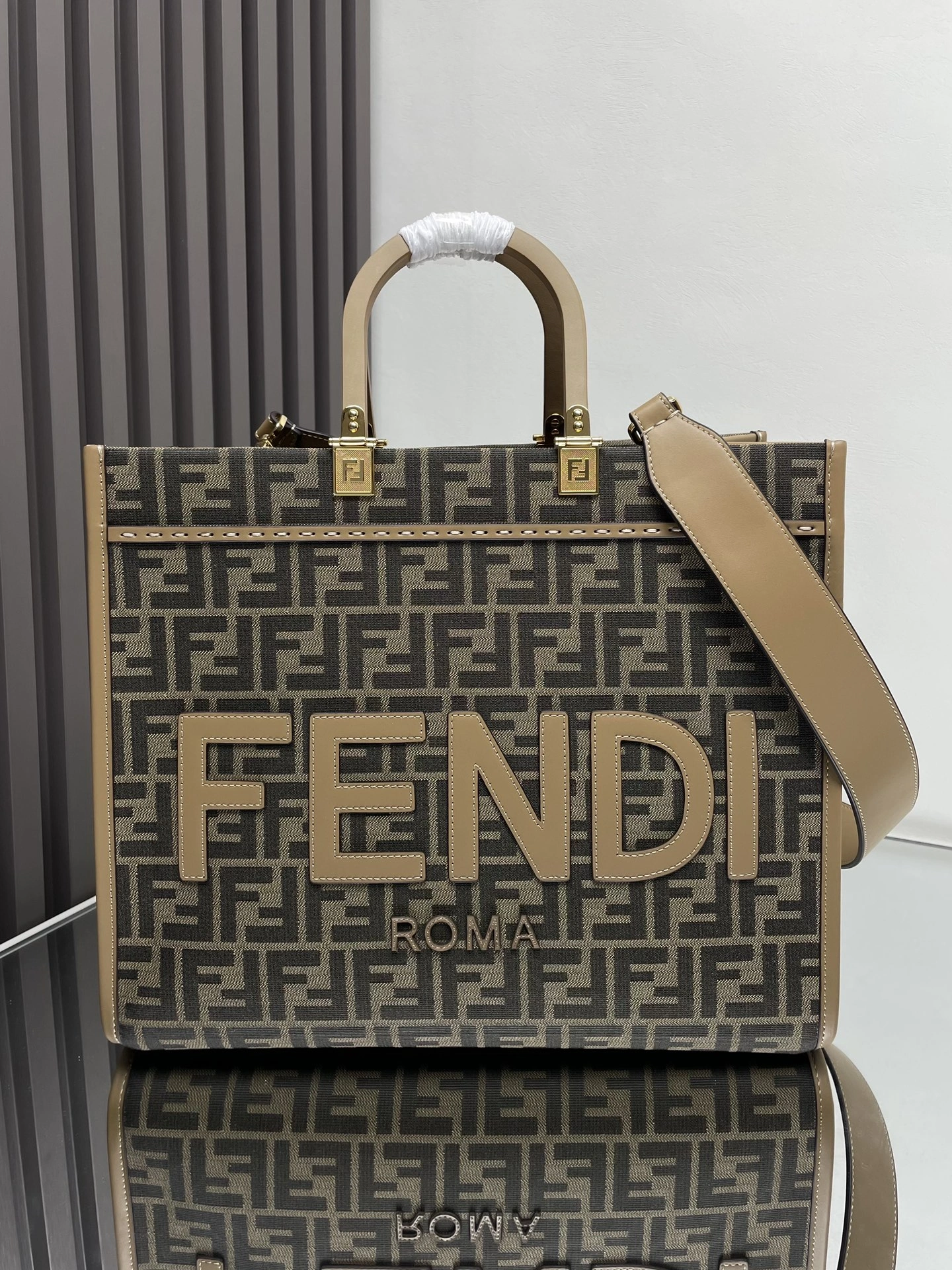 Fendi Shopping Bags Practical 69664