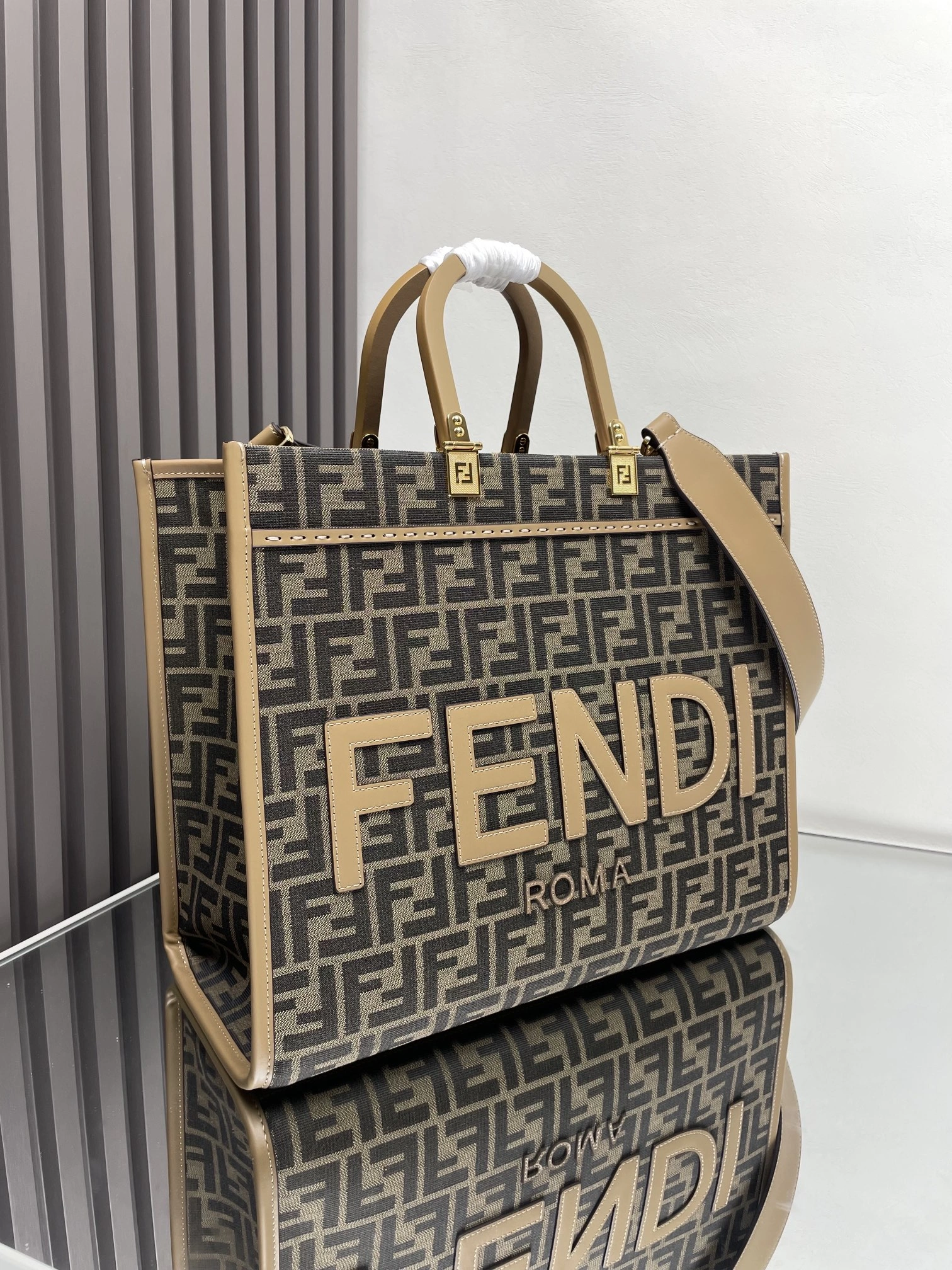 Fendi Shopping Bags Practical 69664