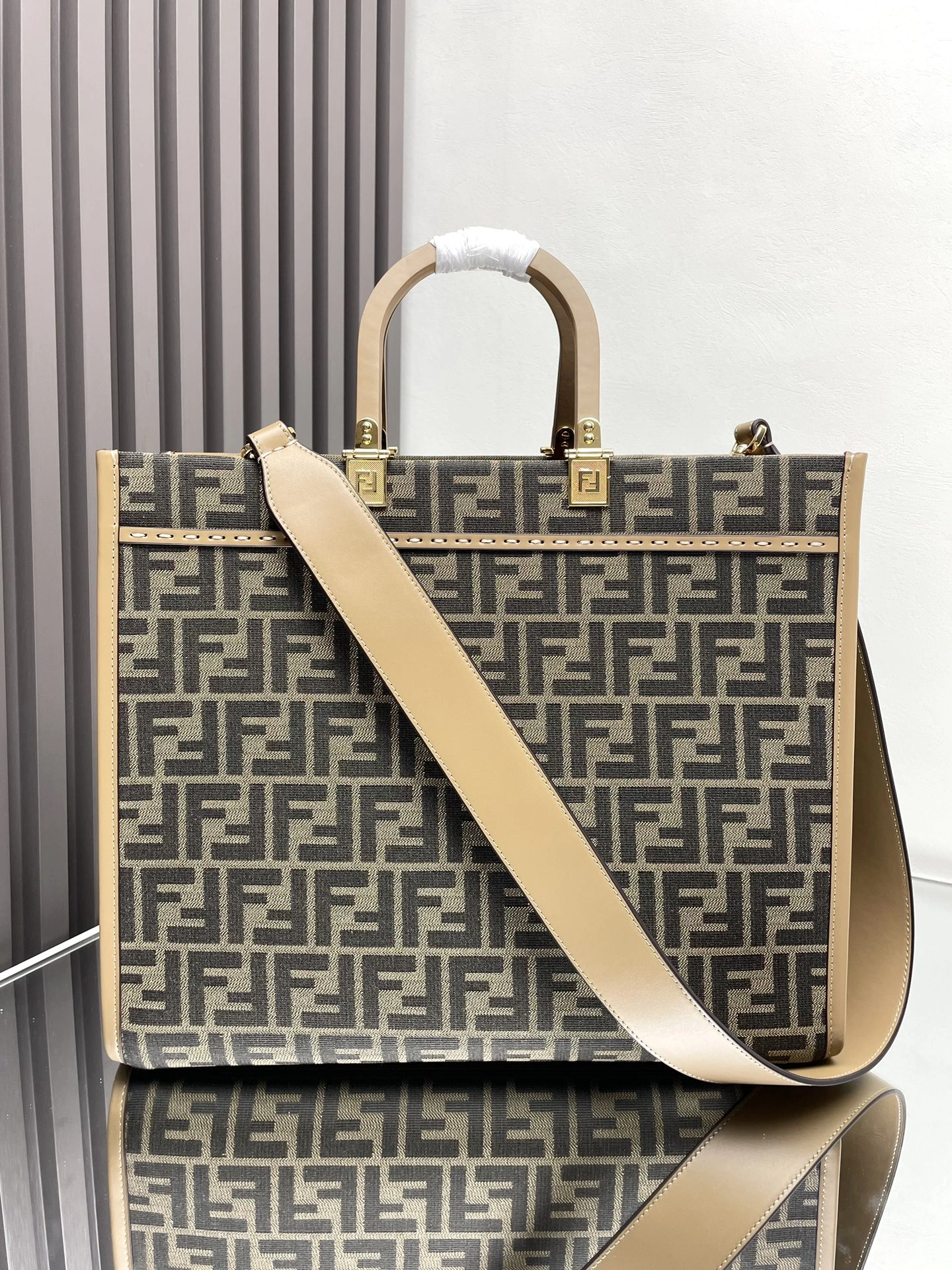 Fendi Shopping Bags Practical 69664