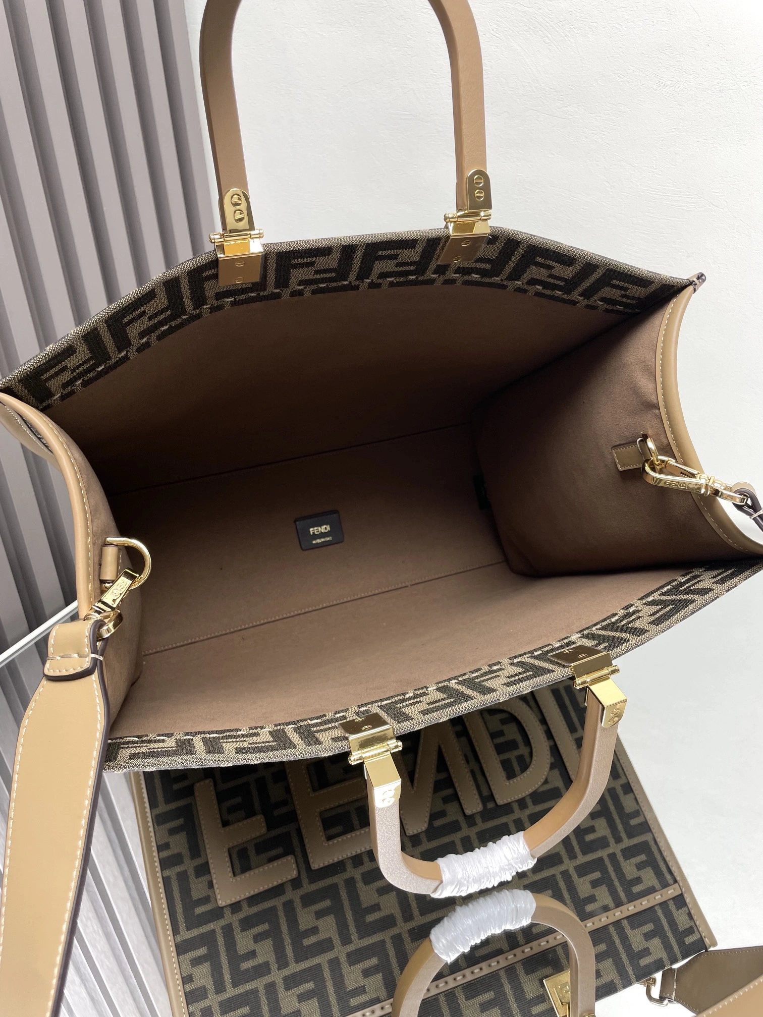 Fendi Shopping Bags Practical 69664