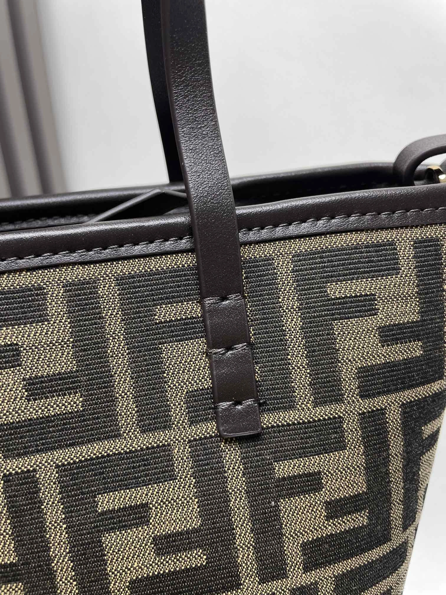 Fendi Shopping Bags TimelessDesign 69652